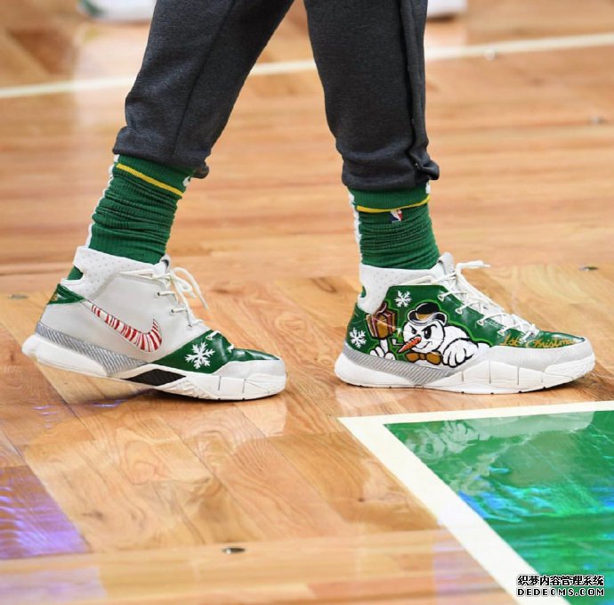 库里6格林奇偷走圣诞定制配色曝光 圣诞大战球星上脚了哪些好看的配色 库里6格林奇偷走圣诞定制配色曝光 圣诞大战球星上脚了哪些好看的配色